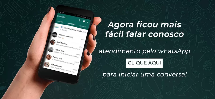 mão segurando celular com whatsapp