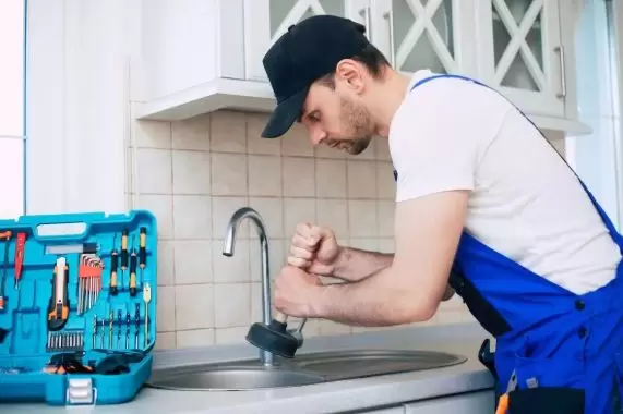 Desentupira de pia de cozinha em Jardim Albatroz